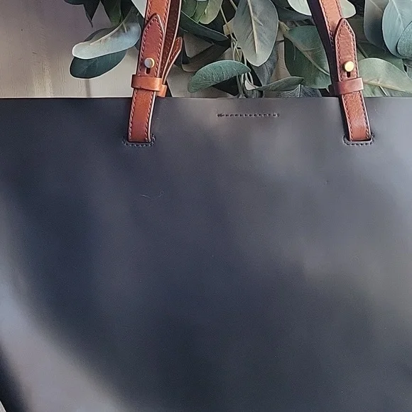 Black Fossil Tote - Picture 4 of 7